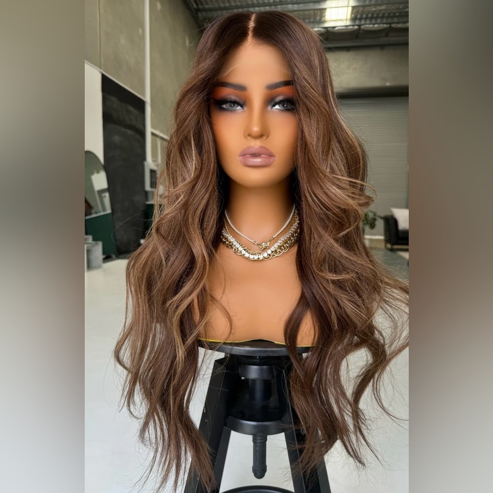 Luxurious Brown Wavy Hair Wig
